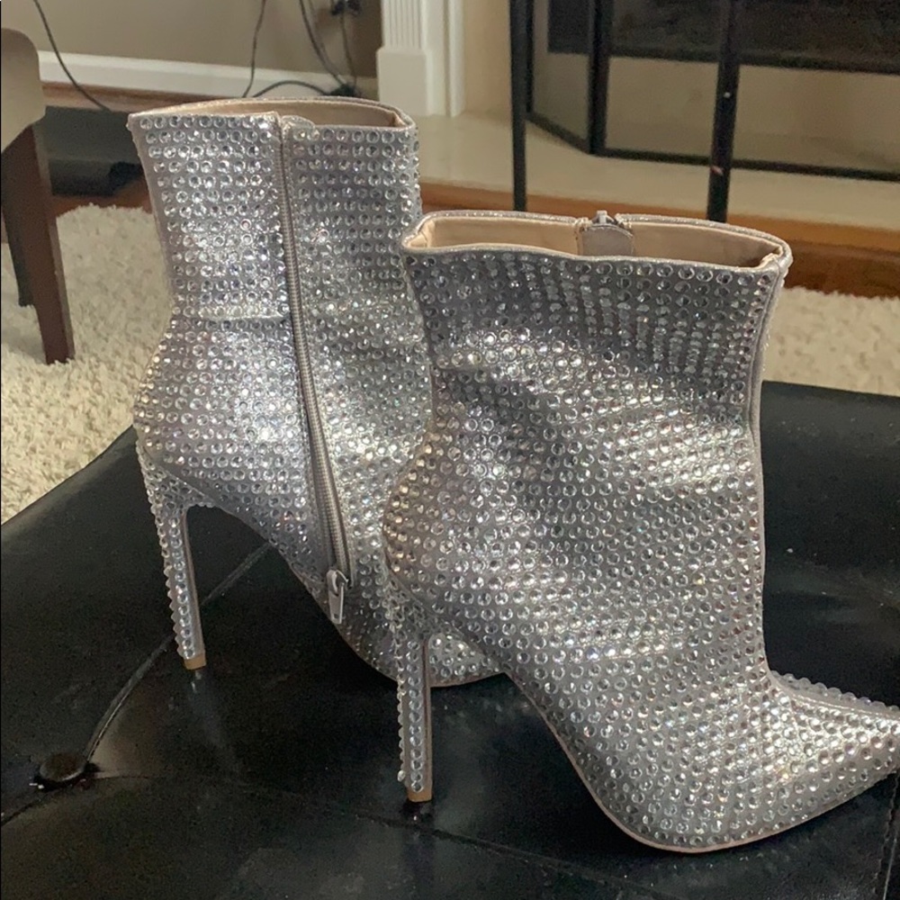 Steve Madden Silver Winnings Boots 6